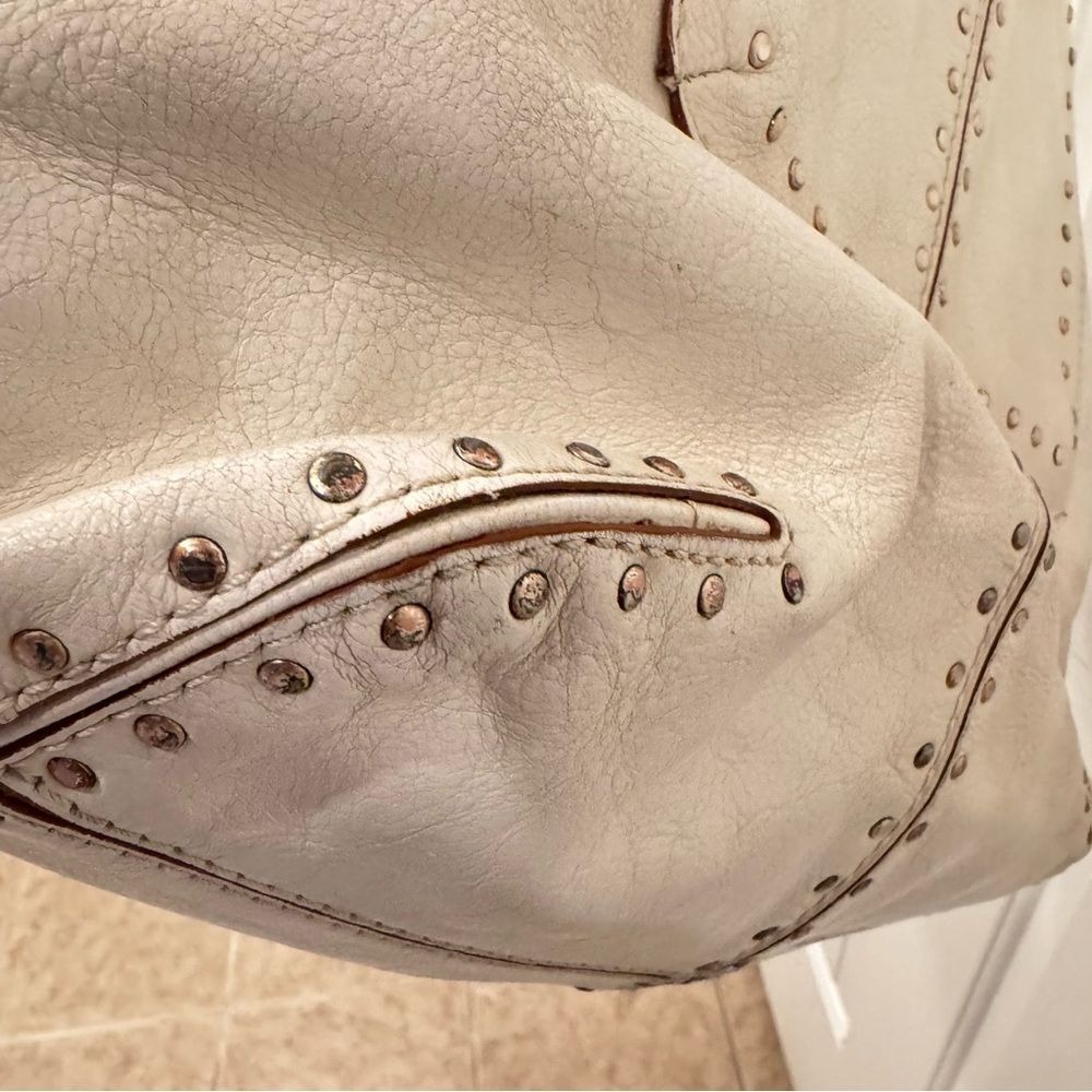 Michael Kors Astor older Studded cream leather big tote well made loved 13x12x3" - Picture 11 of 16